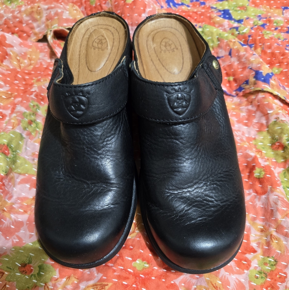 LIKE NEW Ariat Women's Size 7.5B Black Leather Mules
